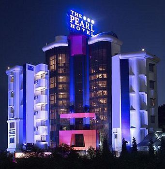 The Pearl Hotel Calcutta Buitenkant foto