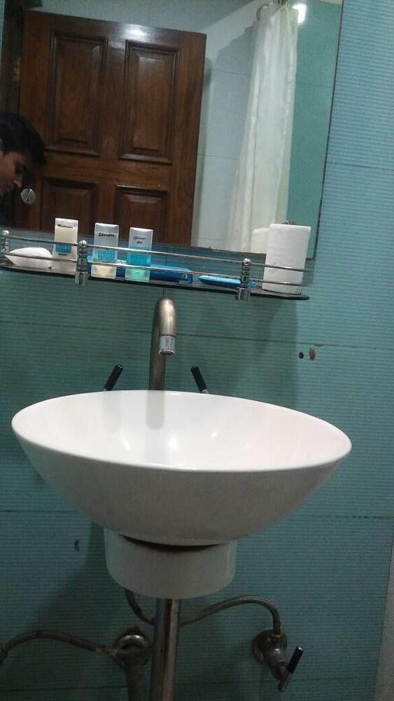 The Pearl Hotel Calcutta Buitenkant foto