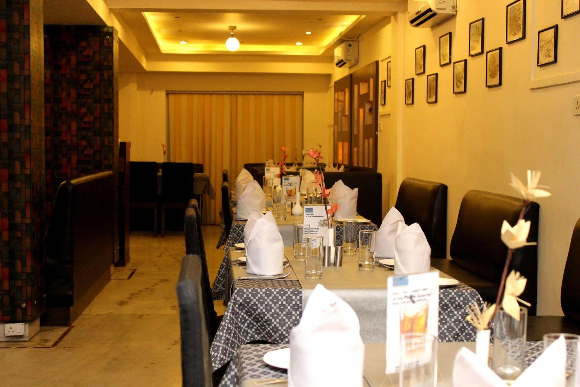 The Pearl Hotel Calcutta Buitenkant foto