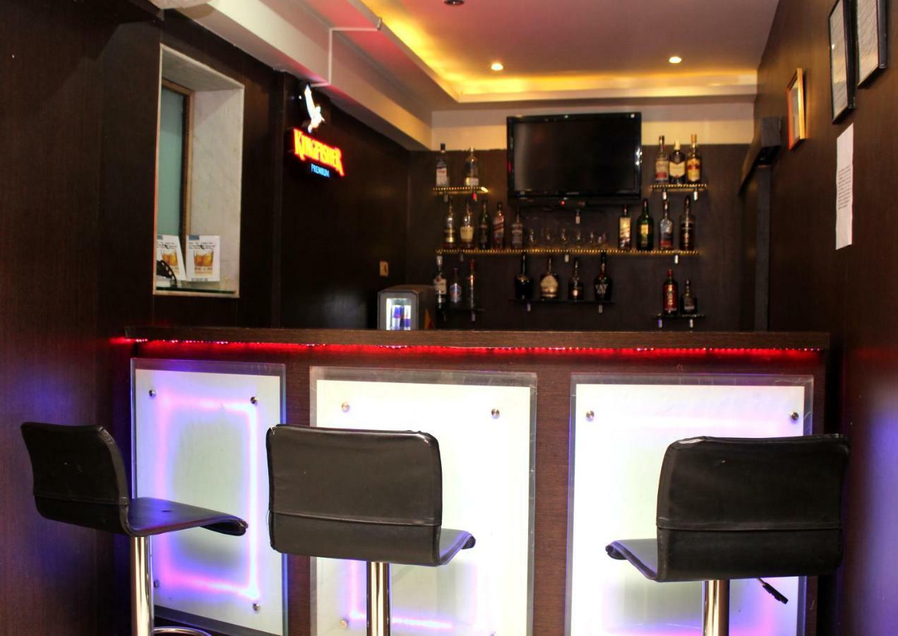 The Pearl Hotel Calcutta Buitenkant foto
